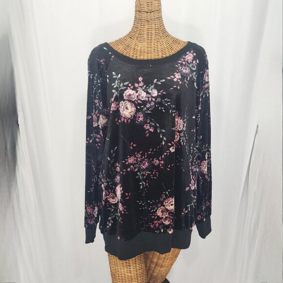 Torrid Black with Pink Floral Print, Velvet Like, Sweatshirt Size 1 TORRID (1X) - Picture 1 of 10